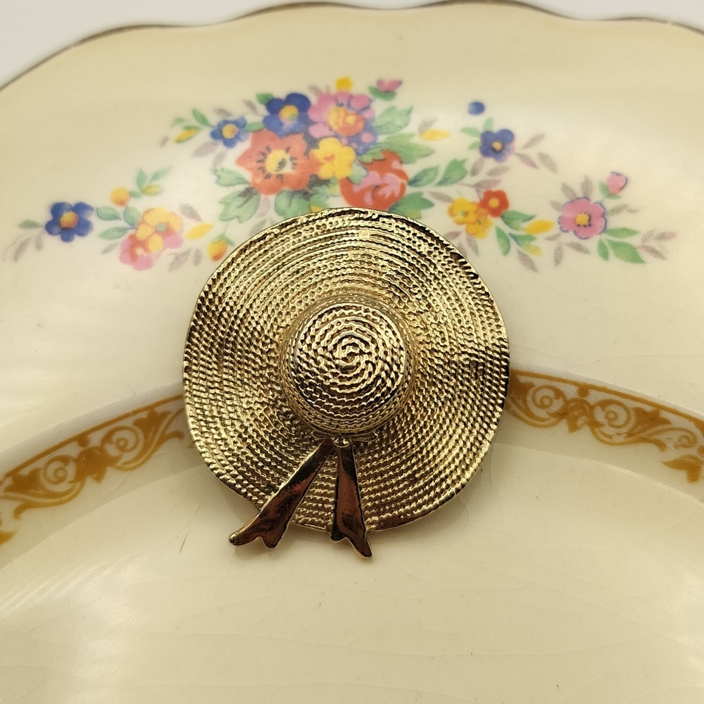 Vintage Elegant Gold-Tone Hat Scarf Clip